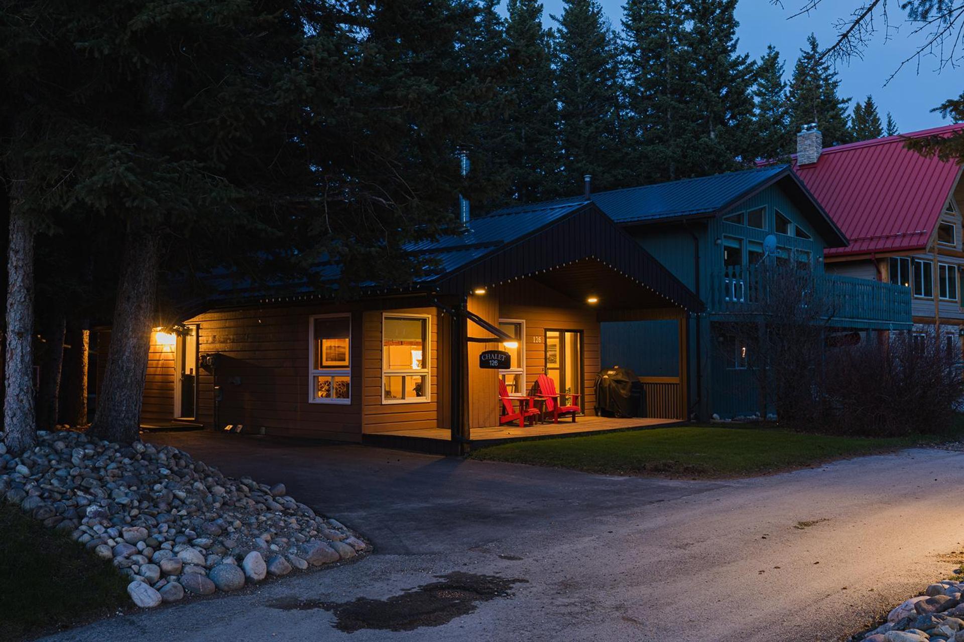 Overlander Mountain Lodge Джаспър Екстериор снимка